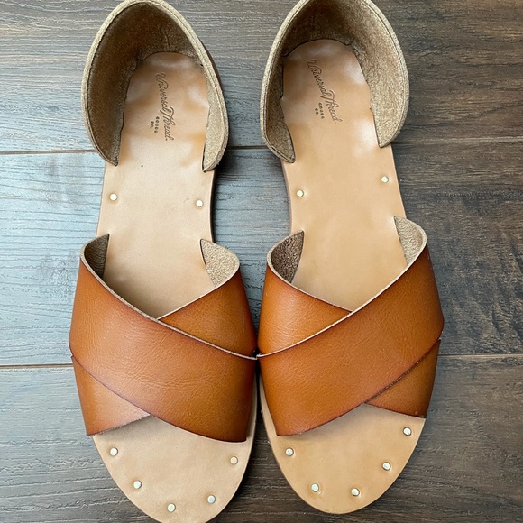 Universal Thread Sandals - Picture 2 of 4